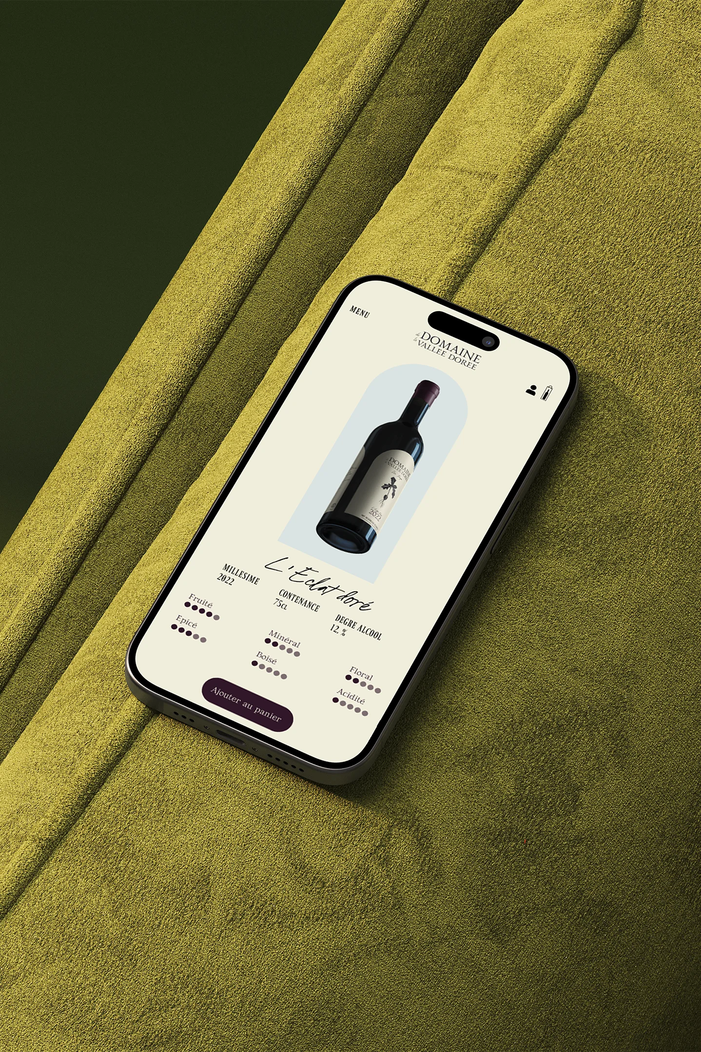 Capture d'écran d'une application mobile présentant une bouteille de vin 'L'Éclat doré' avec ses caractéristiques : millésime, contenance, degré d'alcool, et notes gustatives.